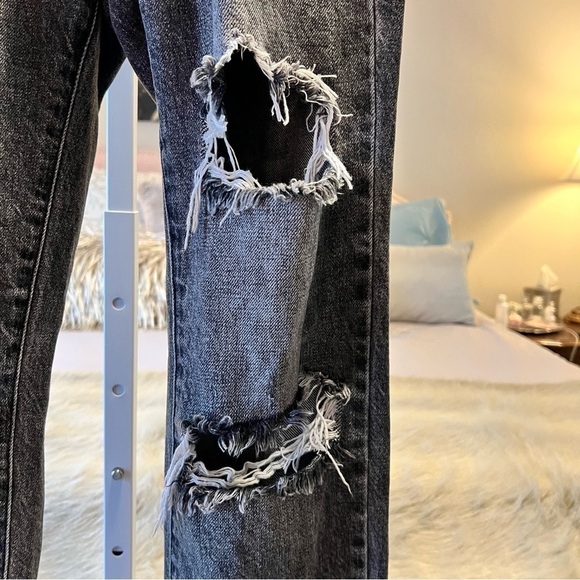 URBAN OUTFITTERS Black Jeans BDG 23 SLIM STRAIGHT High Waisted Holy Distressed - Picture 8 of 15